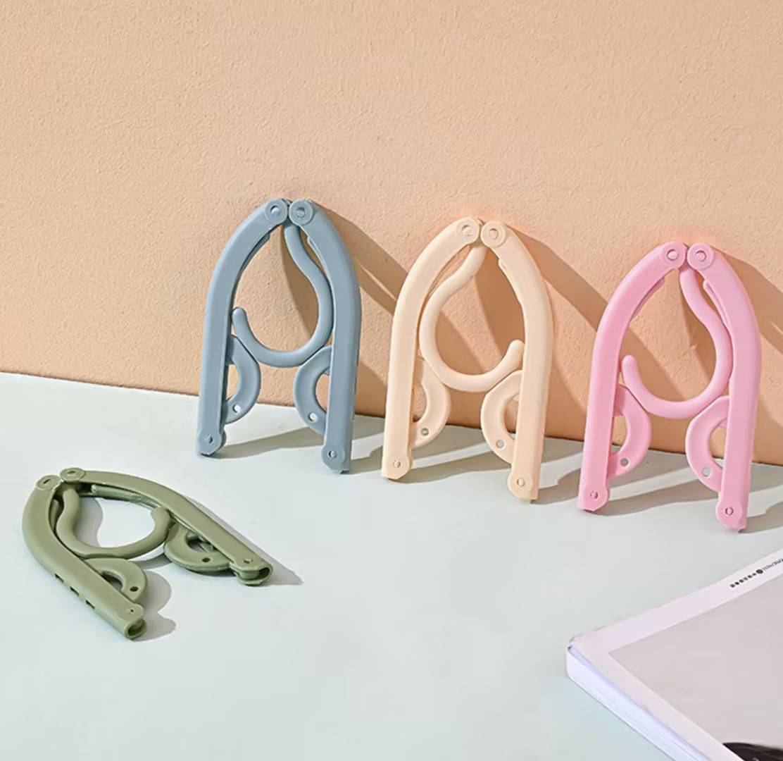 4 Pcs Retractable Portable Travel Hanger Multifunctional Plastic Drying Rack Non-slip clothes Hangers Space Saving Foldable Hanger