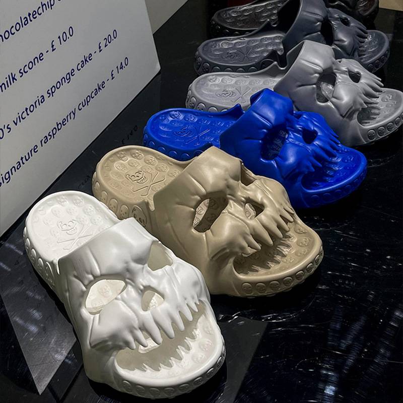 Fashion Couple Stomping Shit Feeling Slippers