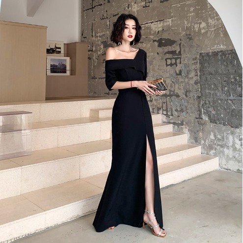 2023 Female Art Test Dress: Hepburn-inspired Evening Attire for Annual Event
