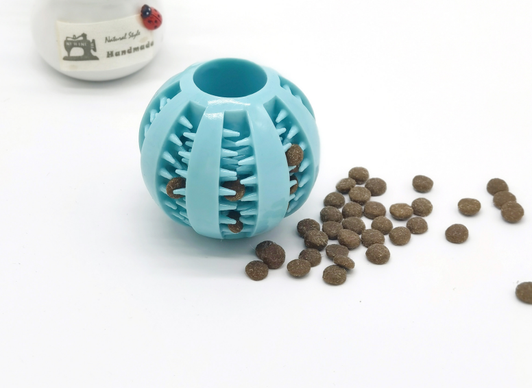 Interactive chewing ball Pet teeth cleaning toys Dog rubber balls chewing bite-resistant leaking food balls toy balls chewing watermelon balls.