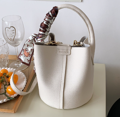 This year&#039;s popular bag female 2022 spring and summer new tide hundreds of crossbody bag texture fashion handheld bucket bag