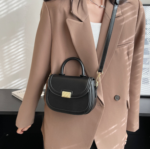 Korean texture small bag female 2023 new tide spring splicing Yangqi hand carry single shoulder ultra-hot hundred saddle bag
