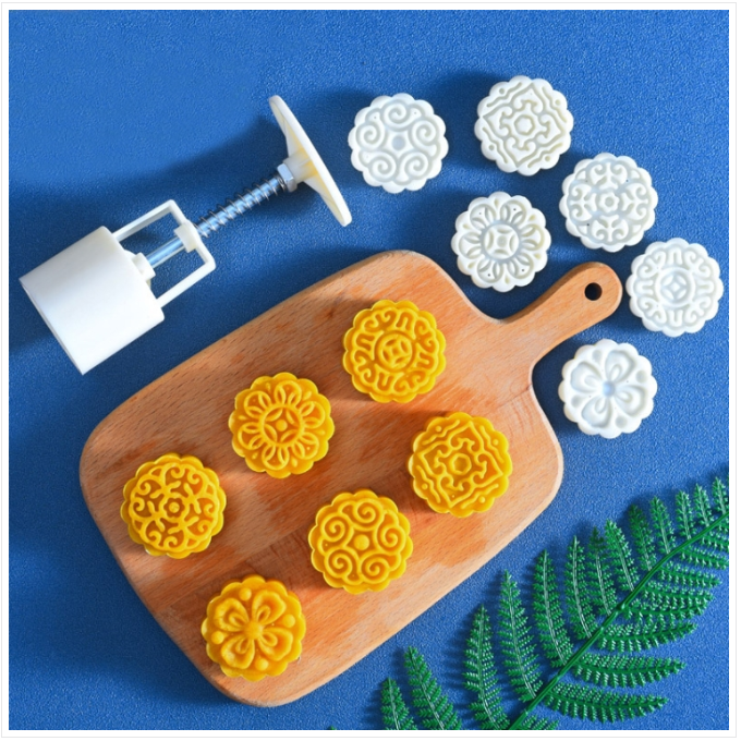 2 pieces a sale of Mid-Autumn Festival round hand-pressed pastry mold baking tools