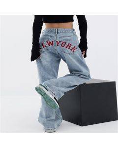 Jean boyfriend bouffant brodé au dos