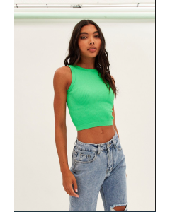 Effortless Style: Green Tank Top with Seamless Crew Neck
