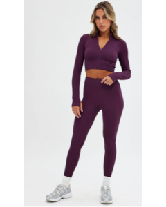 Seamless Activewear: Black Zip-Up Top for Fashionable Fitness