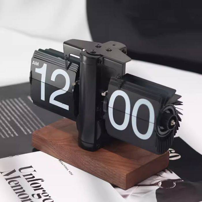 Walnut automatic page-turning clock creative retro living room ornaments table clock mechanical clock pendulum clock desk clock