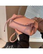 Niche design bag female 2023 new summer senior sense of foreign style shoulder crossbody bag net red explosion pillow bag