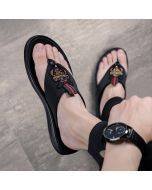 Summer outdoor men's sandals fashion trend indoor clip feet flip-flops Netflix the same model