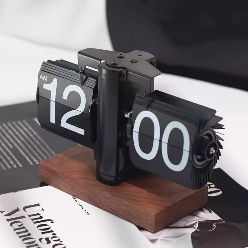 Walnut automatic page-turning clock creative retro living room ornaments table clock mechanical clock pendulum clock desk clock