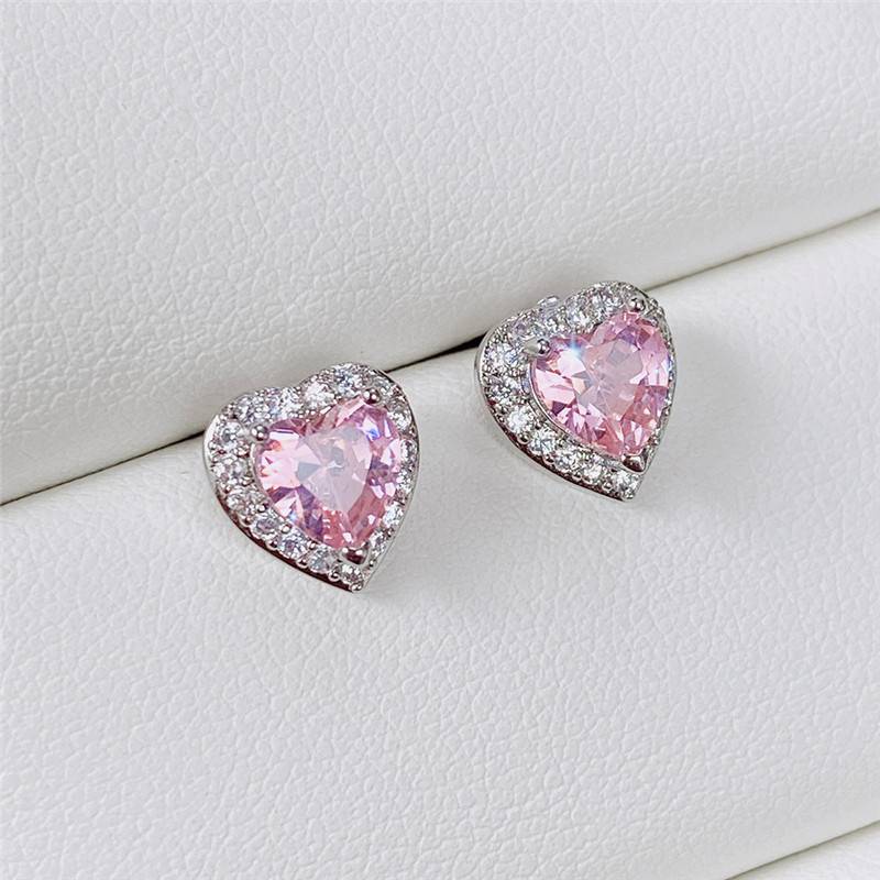 Simple and exquisite women&#039;s lovely earrings with heart-shaped zirconia earrings