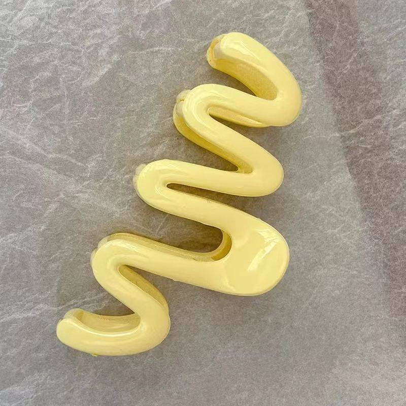 ins cream dopamine wavy line hair clip women&#039;s back of the head dish hair shark clip simple clip manufactor wholesale