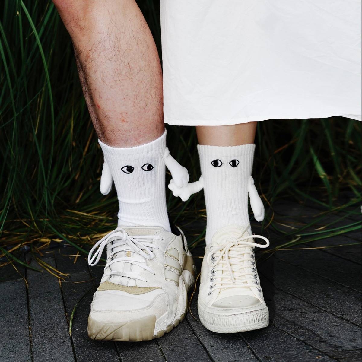 Douyin super hot magnetic couple will hold hands socks personality trend mid-tube socks men and women sports deodorant summer style
