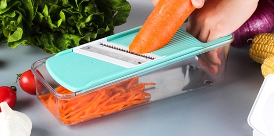 Multifunctional Kitchen Vegetable &amp; Potato Shredder with Case (Colour: Blue)