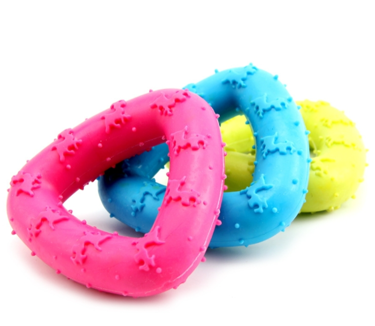Dog TPR rubber bite-resistant triangle toy (color shipped randomly)