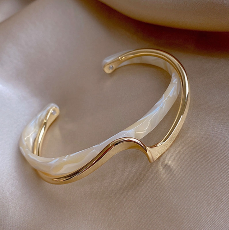 White Mother-of-Pearl Sheet Bangle with Curved Metal Jewelry