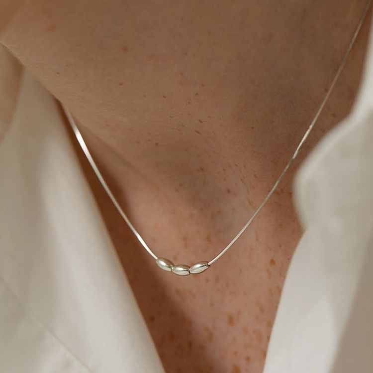 Women&#039;s Luxurious Bow Tie Necklace Choker