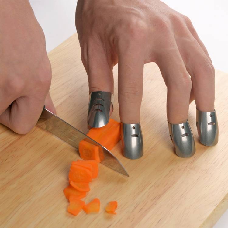 4 pieces/set of adjustable stainless steel finger protectors for safe slicing and cooking tools