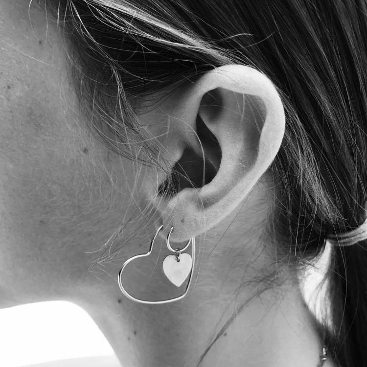 Fashionable and minimalist metal heart earring set