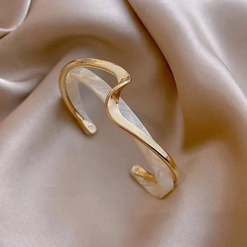 White shell board bracelet, curved metal bracelet